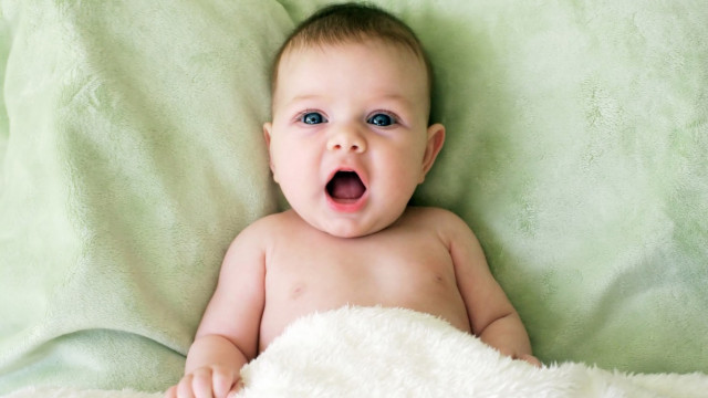 Hình ảnh bé trai sơ sinh dễ thương tự thiên thần 10