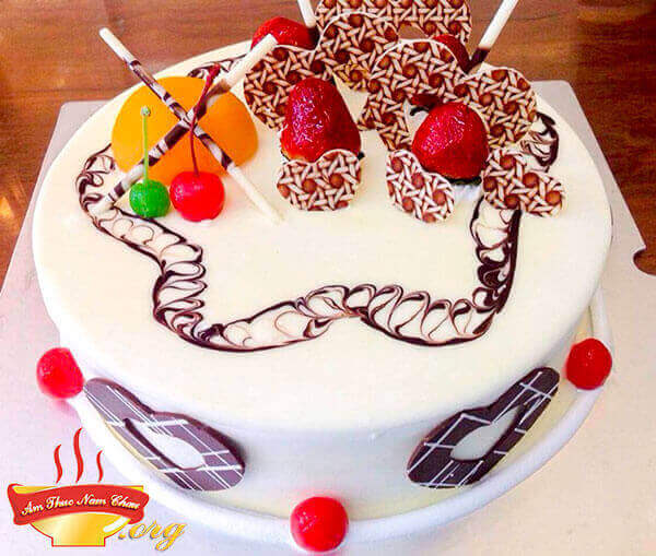 Bánh sinh nhật màu trắng hình vẽ đơn giản và tinh tế tặng my love - Bánh  Thiên Thần : Chuyên nhận đặt bánh sinh nhật theo mẫu